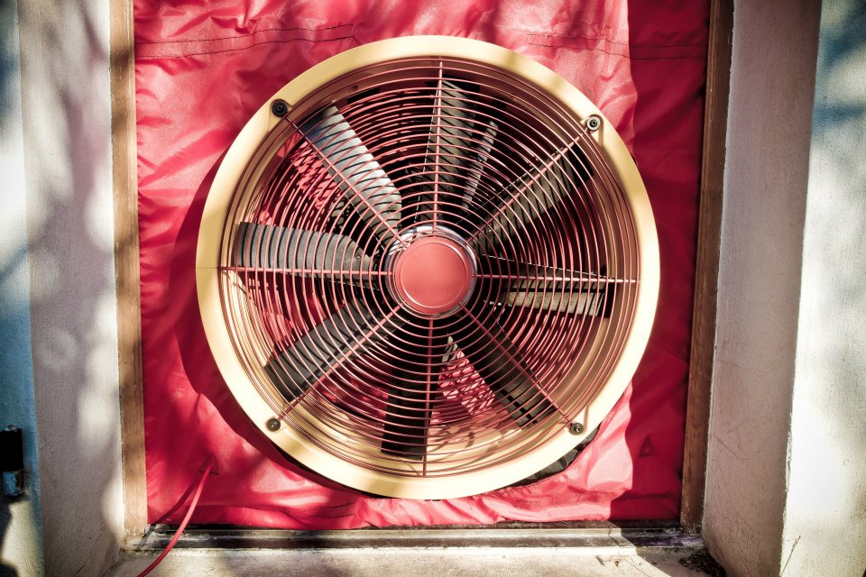 Ventilateur d'un test d'étanchéité à l'air (porte soufflante blower door pour les tests de perméabilité à l'air RT2012)