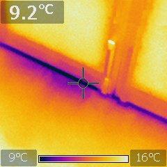 Thermographie infrarouge d'une fuite d'air d'une huisserie